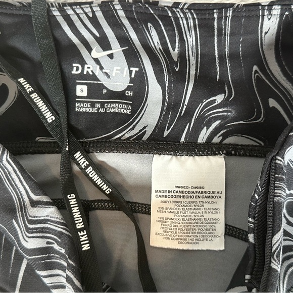 Nike Black & Gray Swirl Capri Dry Fit Leggings - Picture 7 of 7